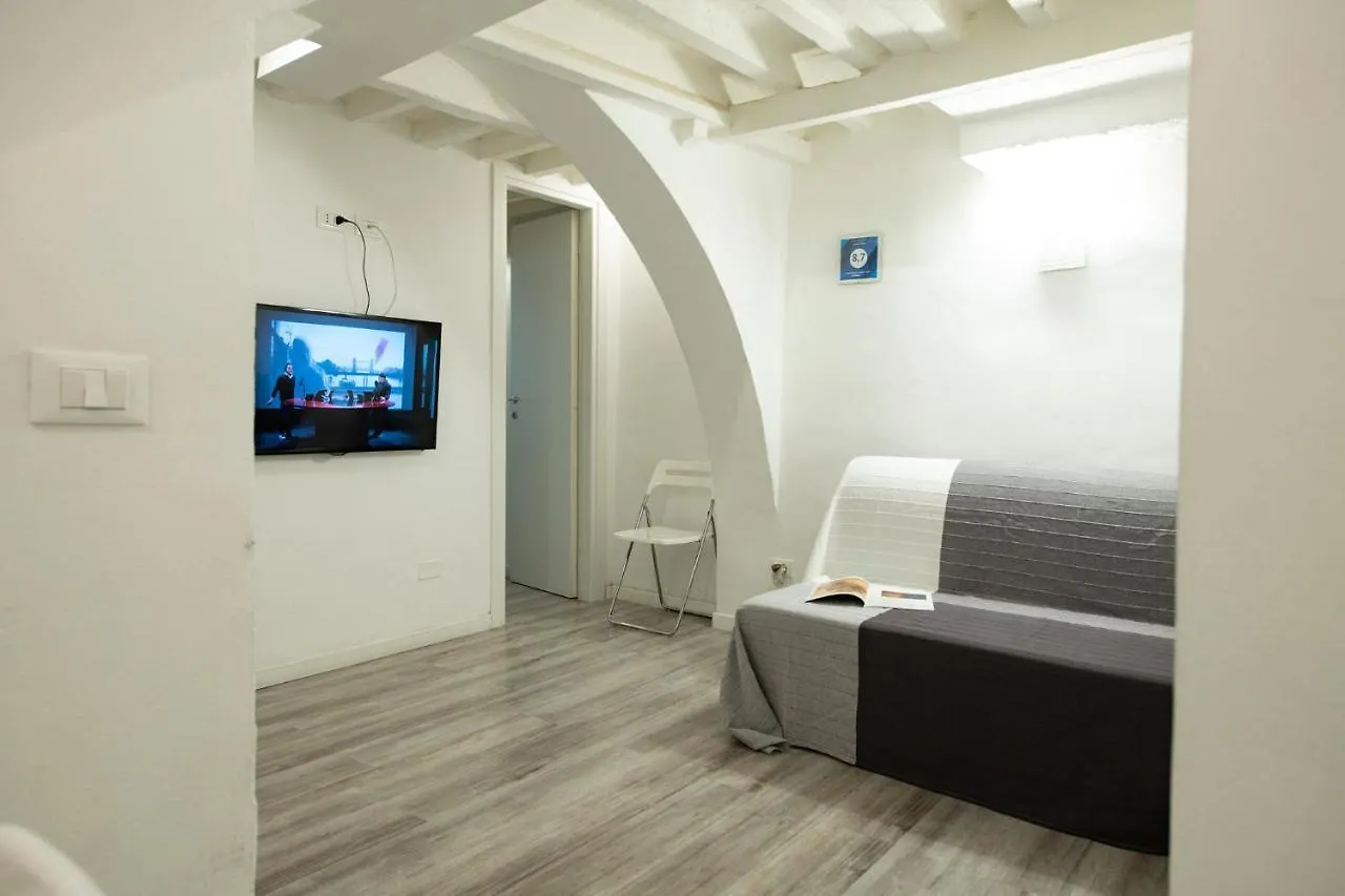 Un Bacio A Firenze contacts